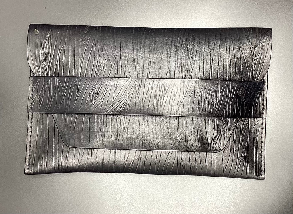 “Élan No. 01 Noir black leather envelope clutch, alternate view.”
