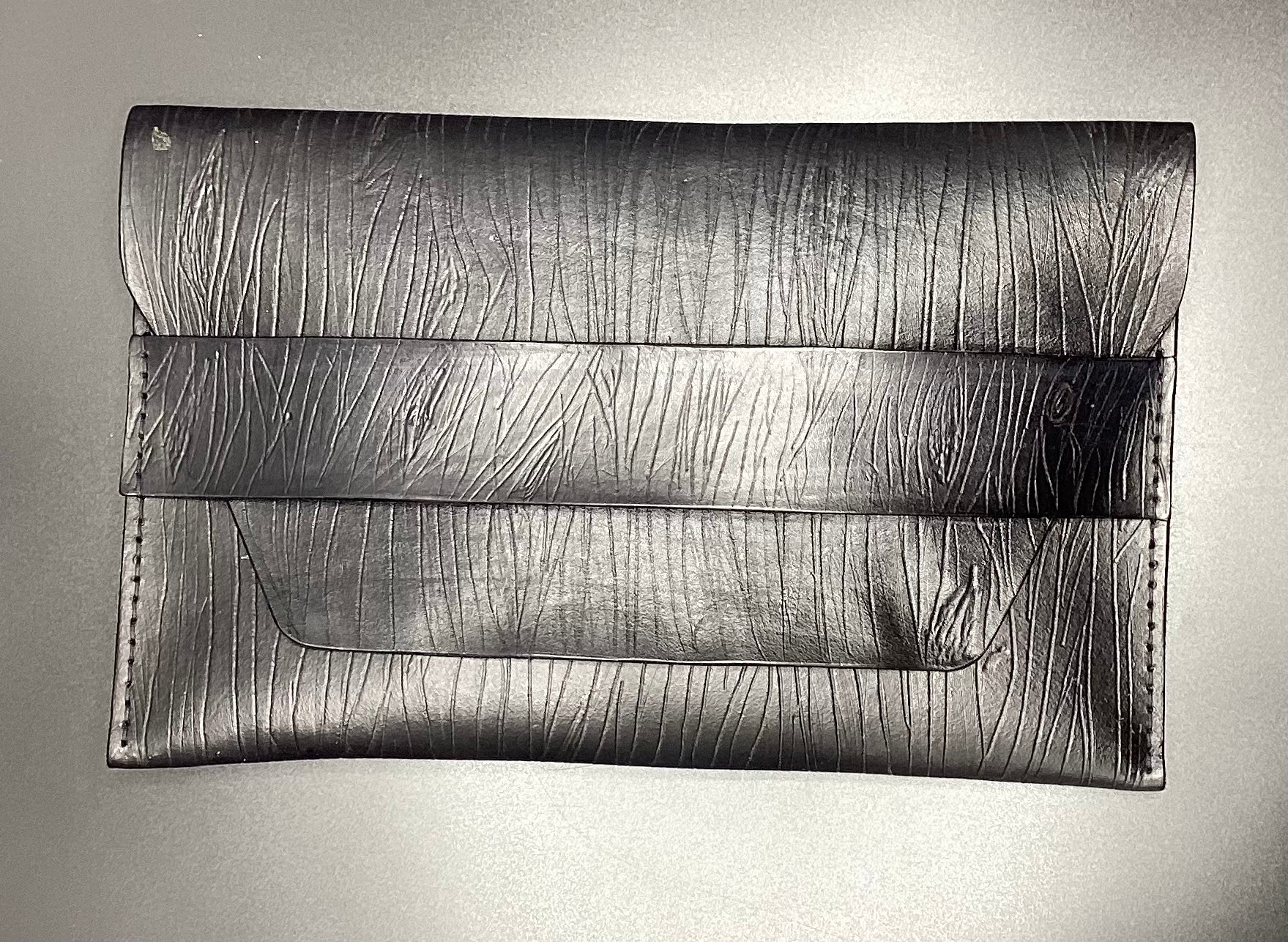 “Élan No. 01 Noir black leather envelope clutch, alternate view.”